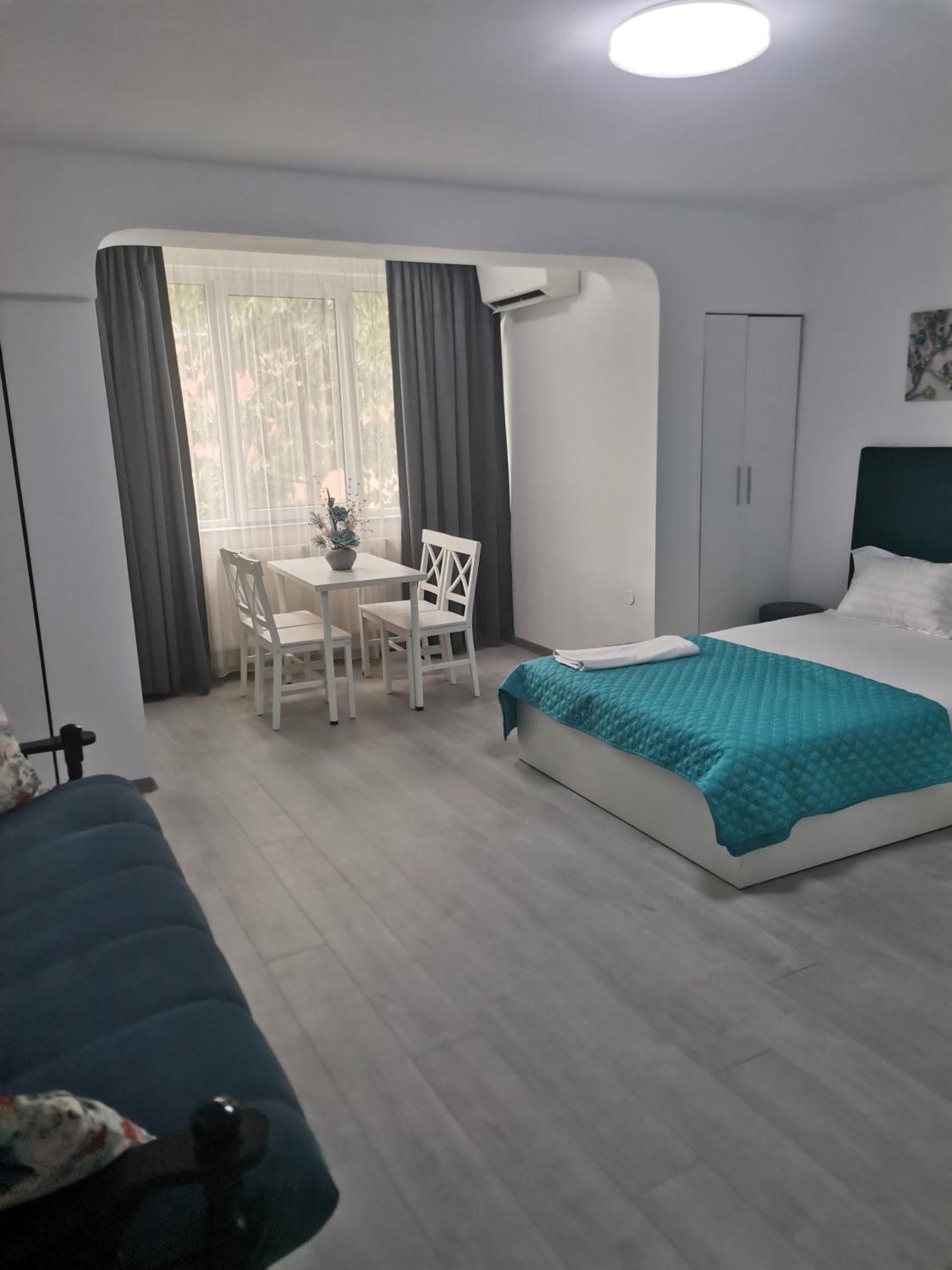 Zenlux Hotel Iasi Exterior photo